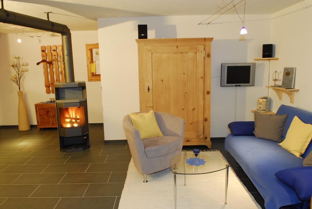 Tgesa Parde Apartman Sedrun Szoba fotó
